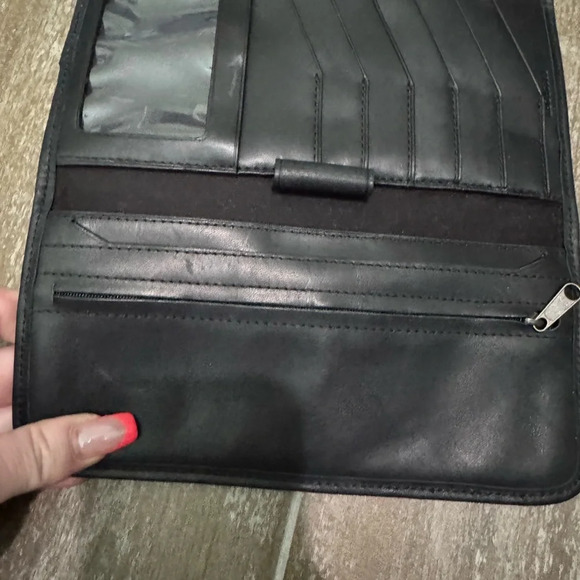 L.L. Bean unisex Black Leather travel Wallet - Picture 4 of 14